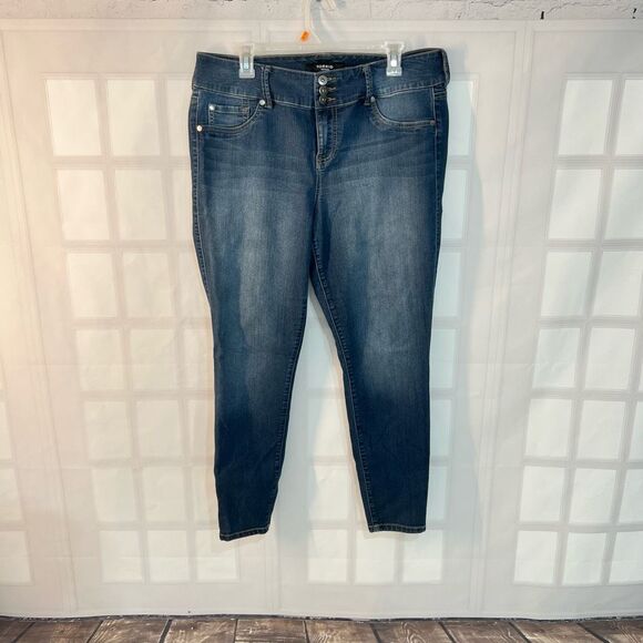 Torrid Blue 3 Buttons Waist Whisker Faded Cotton Blend Skinny Jeans Size 16R - Picture 1 of 9